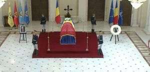 Fostul preşedinte - înmormântat cu onoruri militare